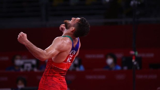 Güləşçi məğlubiyyətini məşqçi ilə əlaqələndirdi