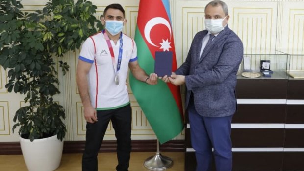 Olimpiya mükafatçısı Hacı Əliyevə BDU-nun diplomu verildi - FOTO