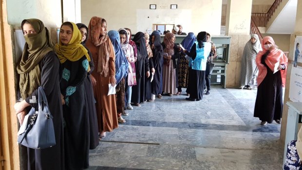 “Taliban”dan baş örtüyü tələbi