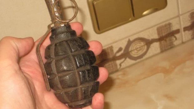 İrəvanda HƏYƏCAN: Müharibə veteranı qumbara ilə inzibati binaya daxil oldu 