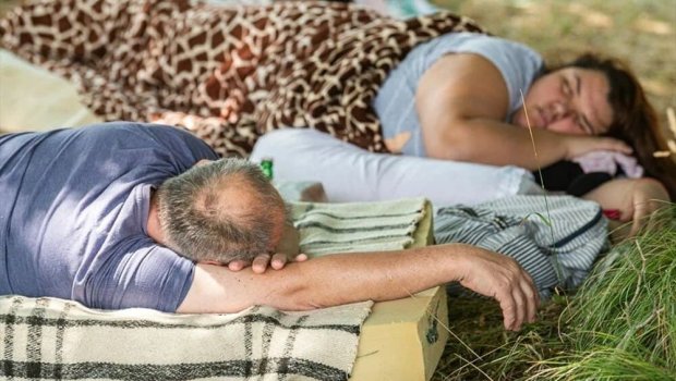 Dünyanın ən maraqlı yarışması - ƏN ÇOX YATAN QAZANIR - FOTO