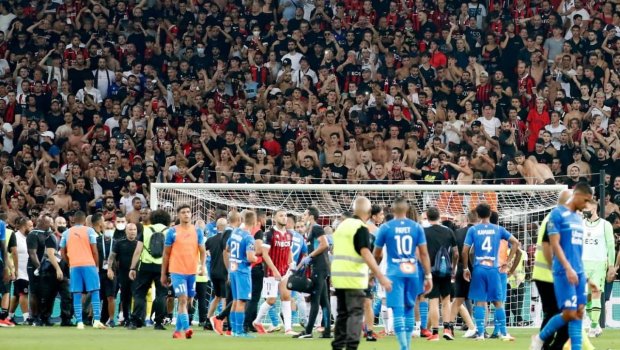 Fransa çempionatında KÜTLƏVİ DAVA: Matç yarımçıq qaldı - FOTO-VİDEO