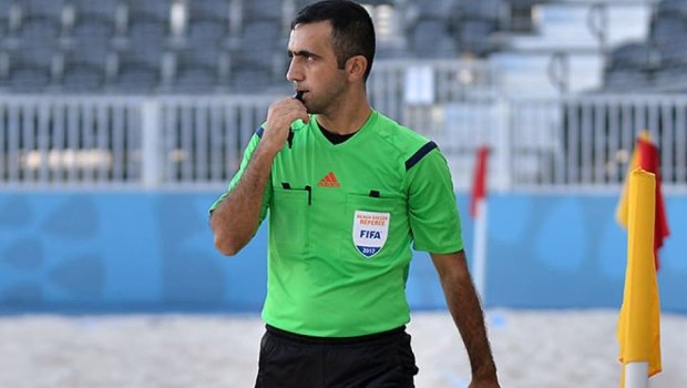 Azərbaycanlı referidən bir qırmızı, üç sarı vərəqə