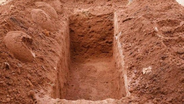 Qadınlar niyə kişilərdən dərin basdırılır? - QƏRİBƏ SƏBƏB