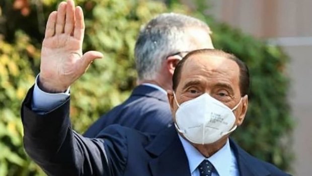Silvio Berluskoni xəstəxanadan evə buraxıldı