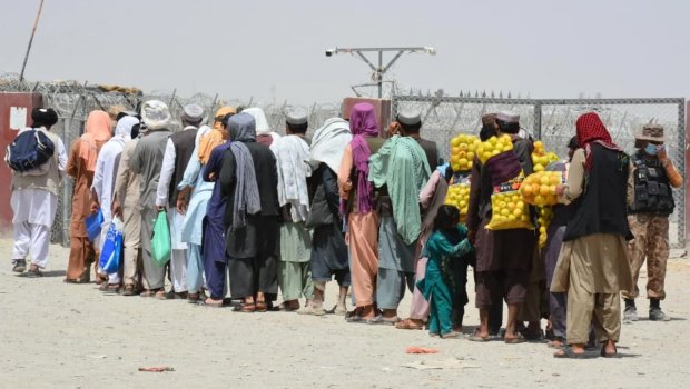 Pakistana köçmək istəyən əfqanlar sərhəddə GÖZLƏYİRLƏR - FOTO