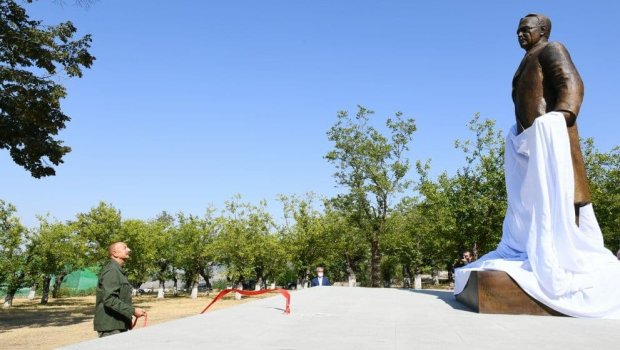 Üzeyir Hacıbəylinin ev-muzeyindəki təmir və ucaldılan heykəli - FOTO/VİDEO