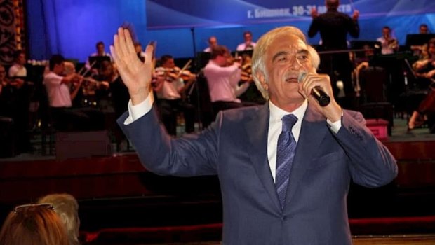 Polad Bülbüloğlu Bişkekdə mahnı oxudu - FOTO