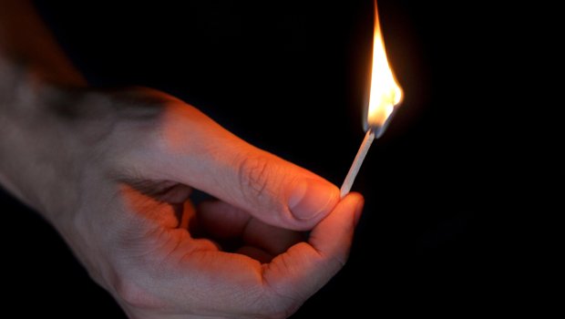 Ermənistanda ŞOK: arvad ərini diri-diri yandırdı 