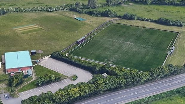 Oyun zamanı futbolçu infarkt keçirdi - FOTO