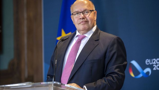 Almaniyalı nazir xəstəxanalıq oldu