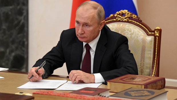 Putin həlak olmuş nazirə 