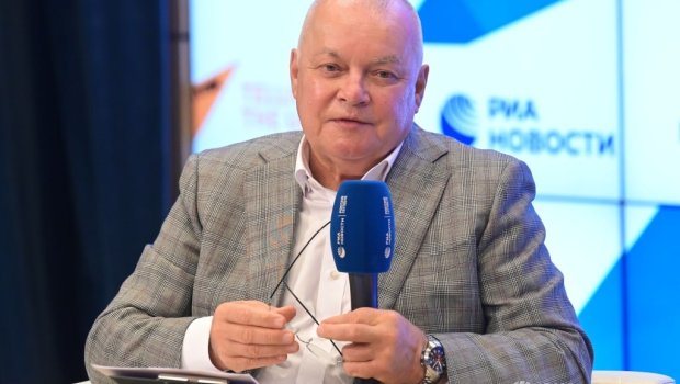 Məşhur aparıcının 10 illik karyerasında ilk yaşanacaq – KORONAVİRUSA GÖRƏ