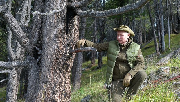 Putin niyə hərbi forma geyinmir? – Kremldən CAVAB