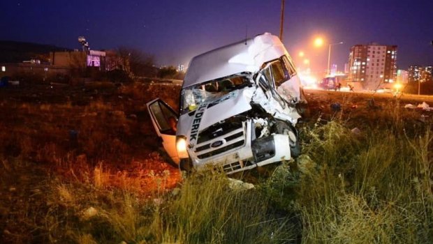 Türkiyədə mikroavtobus qəzaya düşdü - yaralananlar var