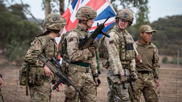 Böyük Britaniya sürücüləri hərbçilərlə əvəz edəcək – BÖHRAN dərinləşir