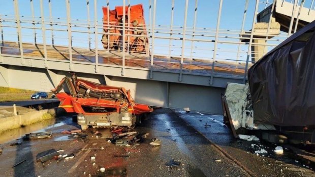 Rusiyada keçid uçdu, 2 nəfər öldü - FOTO 