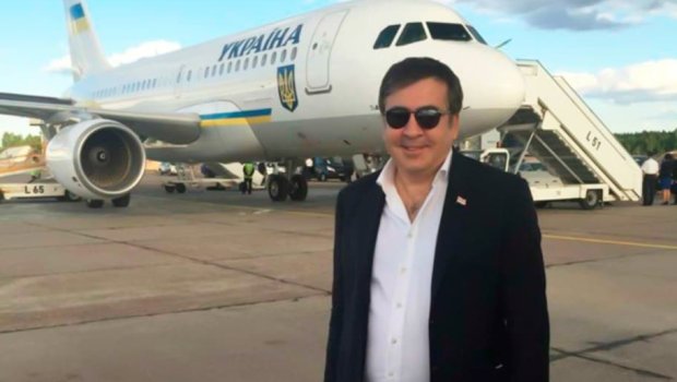 Saakaşvili 8 il sonra Gürcüstanda - VİDEO