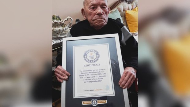 Dünyanın ən yaşlı kişisi uzunömürlülüyün sirrini açdı