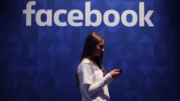 Facebook bir çox ölkədə İŞLƏDİ