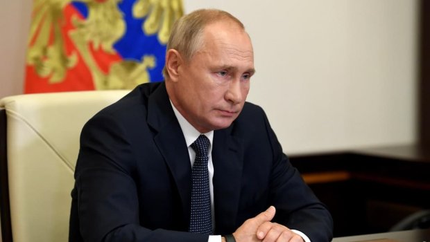 Ermənilər Putinin şəklinin üstünə görün NƏ YAZDILAR? - FOTOFAKT