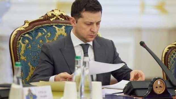 İstefaya göndərilən spiker od püskürdü: “Heç vaxt Zelenskinin dostu olmamışam”