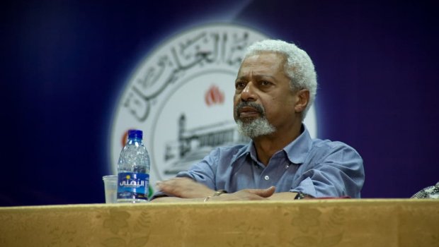 Ədəbiyyat üzrə Nobel mükafatı bu yazara qismət oldu - FOTO
