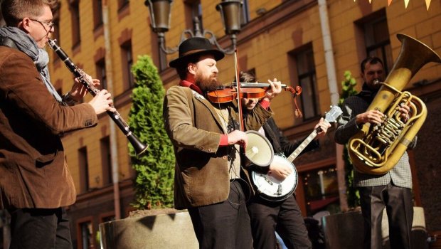 Küçədə musiqinin səsi başına düşürsə, söndür... – Xüsusi pult icad olundu – VİDEO