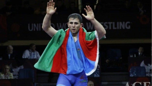 Güləşçimiz karyerasında ilk dəfə dünya çempionu oldu