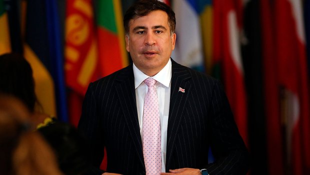 Saakaşvili aclıq aksiyasını DAYANDIRDI