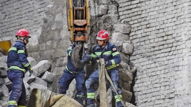 Batumidə uçan binada bir ailənin 3 üzvü həlak oldu