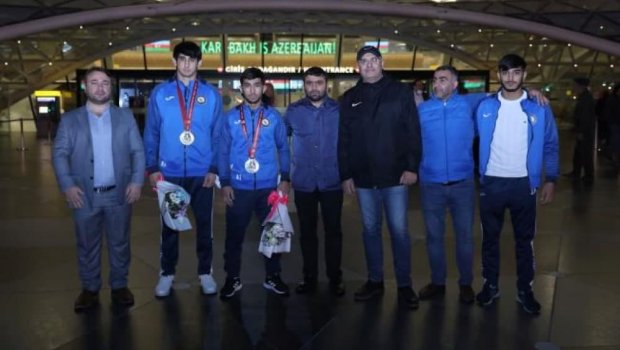 Dünya çempionatında medal alan gənc cüdoçular Vətənə döndülər - FOTO