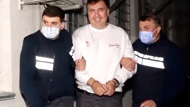Saakaşvili təkadamlıq kameraya köçürüldü