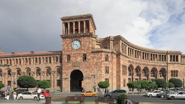 Ermənistan daha bir “bacarıqsız” səfirini geri çağıracaq