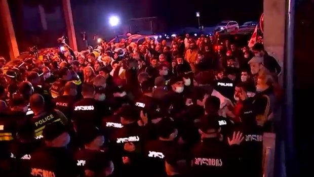 SON DƏQİQƏ: Saakaşviliyə dəstək aksiyasında qarşıdurma - VİDEO