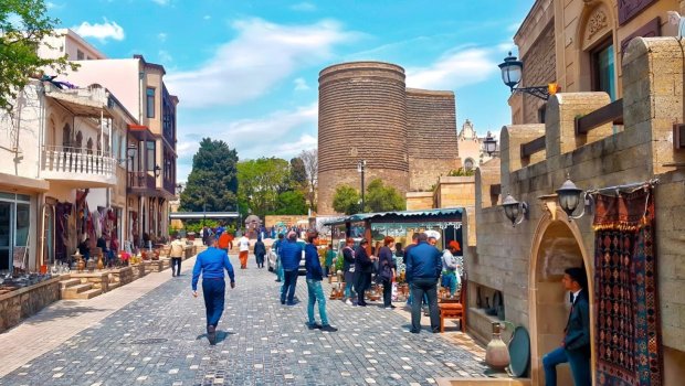 Əcnəbi turistləri ölkəmizdən qaçaq salan SƏBƏBLƏR – Otellərdə bron qiymətindən artıq pul tələb edilir? 