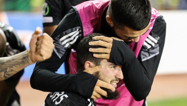 Abbas Hüseynovu qoldan sonra ağladan SƏBƏB: Ailəsində itki... - VİDEO