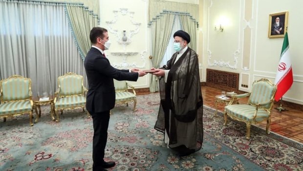 İran prezidenti azərbaycanlı səfiri QƏBUL ETDİ