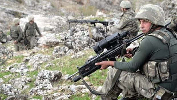 Türkiyə komandosu daha 2 kürd terrorçunu məhv etdi - FOTO