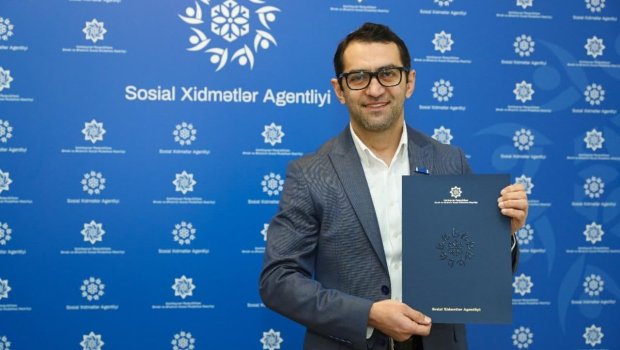 Azərbaycanda baş məşqçiyə mənzil verildi - FOTO