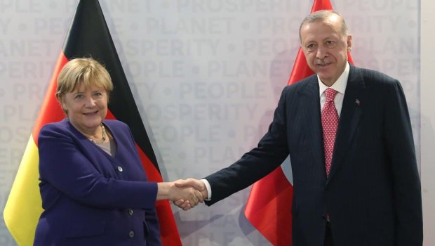 Ərdoğan Merkellə görüşdü