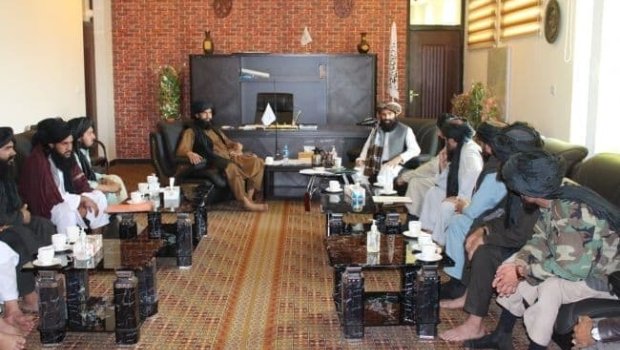GÜNÜN FOTOSU: Ayaqyalın Taliban rəsmiləri rəsmi görüşdə!