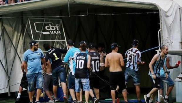 İtalyan azarkeşlər VAR sistemini parçaladılar