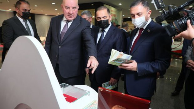 Mərkəzi Bankda xatirə pul nişanları təqdim edildi - FOTO