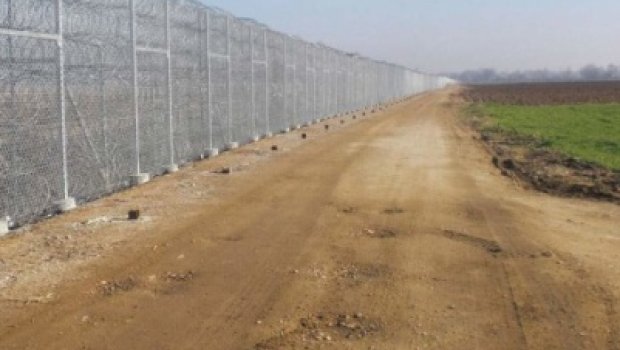 Avropanın bu ölkəsi ilkə imza atdı: sərhəddə polad hasar çəkir - SƏBƏB