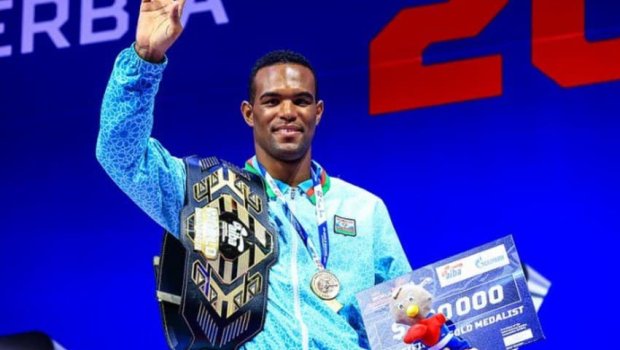 Kubalı boksçu Azərbaycanın tarixinə düşdü – 5-ci çempionluq