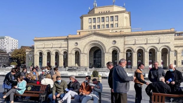 Hadrut və Şuşadan qaçan ermənilər İrəvanda etiraz aksiyası keçirdi - FOTO