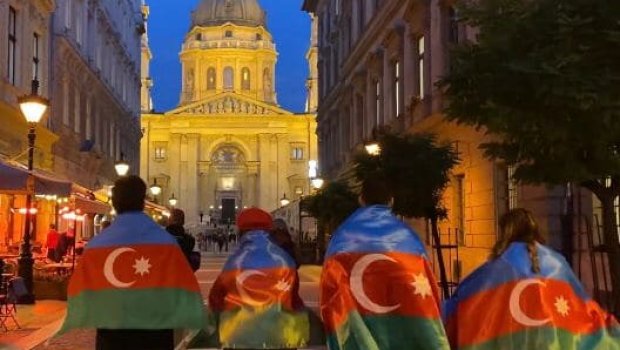 Budapeştdəki azərbaycanlı tələbələr Zəfər Gününü belə qeyd etdilər - VİDEO