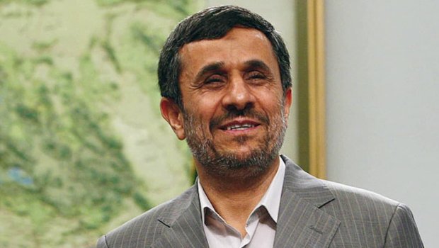 Mahmud Əhmədinejad Əli Xameneini 