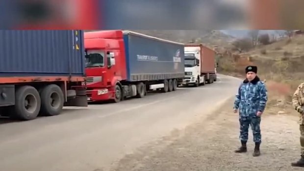 İran maşınları Azərbaycan gömrük postundan keçmək üçün belə növbəyə düzüldü - VİDEO
